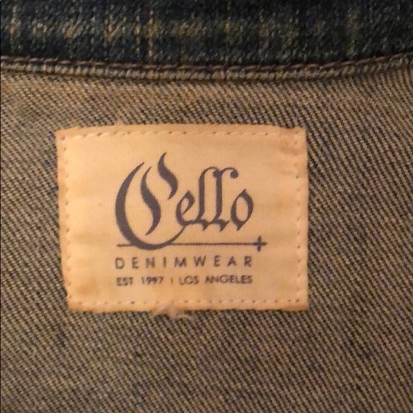 Medium wash distressed denim jacket! - Picture 3 of 4